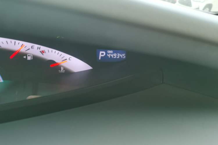 Used Toyota Previa 2012 2.4L 7-Seater Standard Edition Odometer Close Up