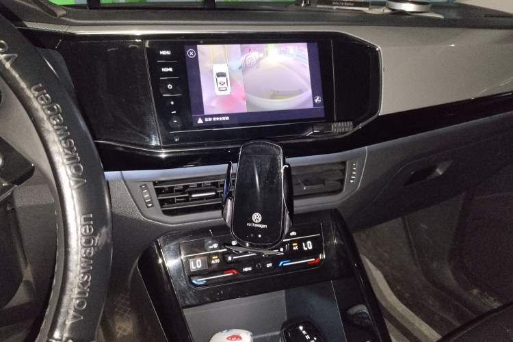 Used Volkswagen Tayron 2021 280TSI Two-Wheel Drive Luxury Smart Connectivity Version Audio And AC Panel