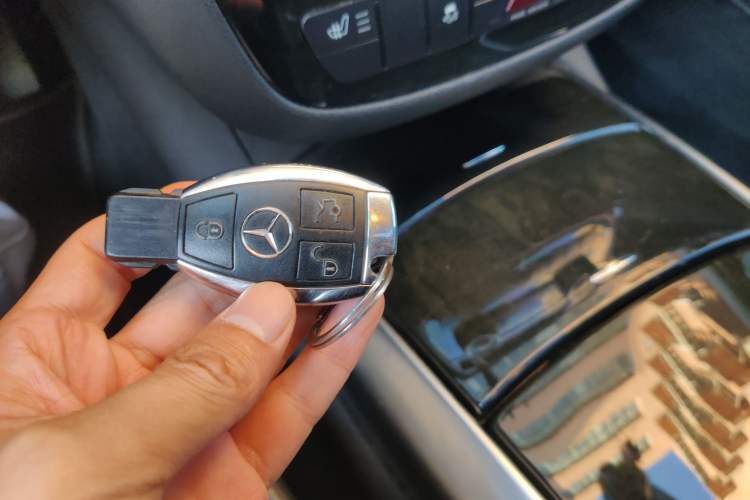 Used Mercedes-Benz R-Class 2017 R 320 4MATIC Business Edition Prestige Model