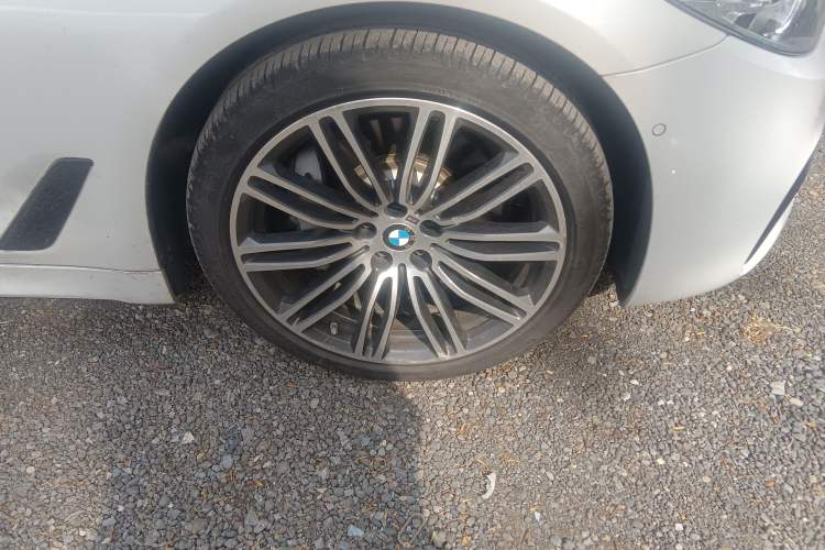 Used BMW 5 Series 2019 530Li Leading Model M Sport Package Right Front Wheel Hub