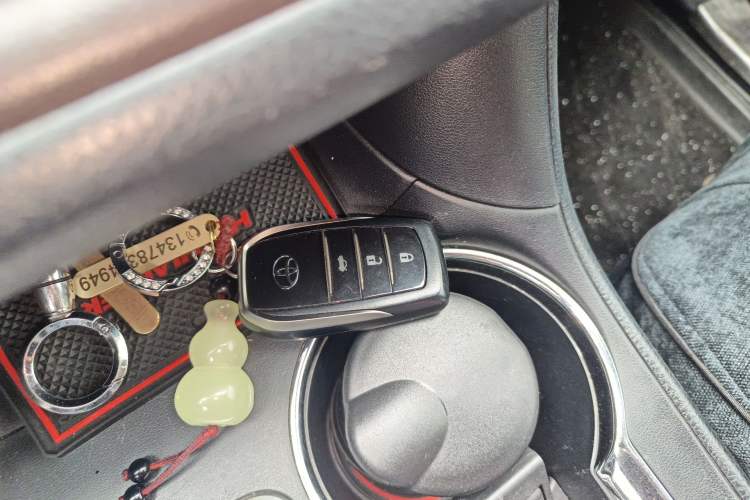 Used Toyota Highlander 2015 2.0T Four-Wheel Drive Luxury Edition 7-Seater Vehicle Key