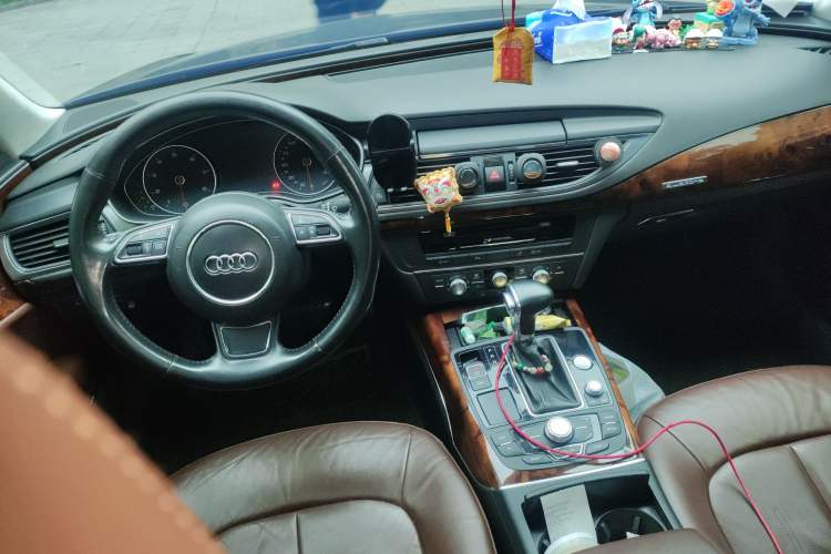 Used Audi A7 2012 3.0TFSI quattro Comfort Edition Center Console