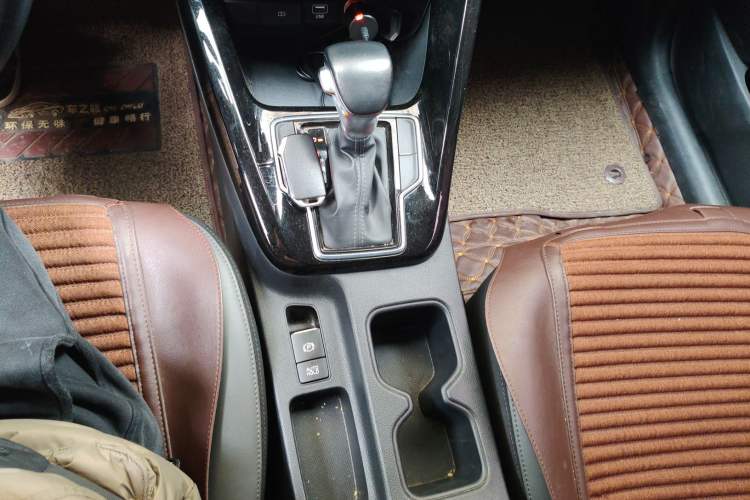 Used Kia Sportage R 2019 2.0L Automatic Smart Luxury Edition Gear Lever