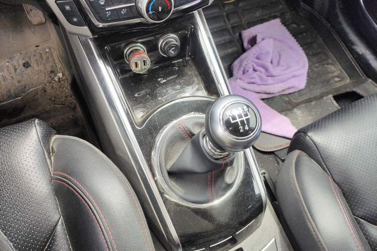 Used Zotye Domy X5 2017 Upgraded Model 1.5T Manual Luxury Version Gear Lever