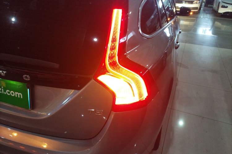 Used Volvo V60 2014 T5 Zhiya Edition