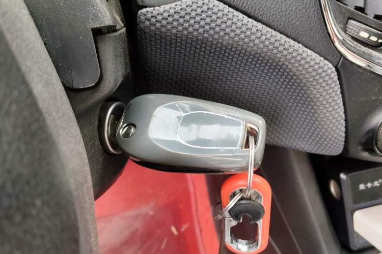 Used Chevrolet Cruze 2018 Hatchback 320 Automatic Pioneer Sunroof Edition Vehicle Key