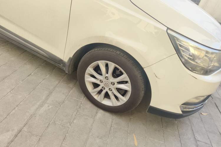 Used Baojun 730 2016 1.5T Manual Comfort Version 7 Seats Right Front Wheel Hub