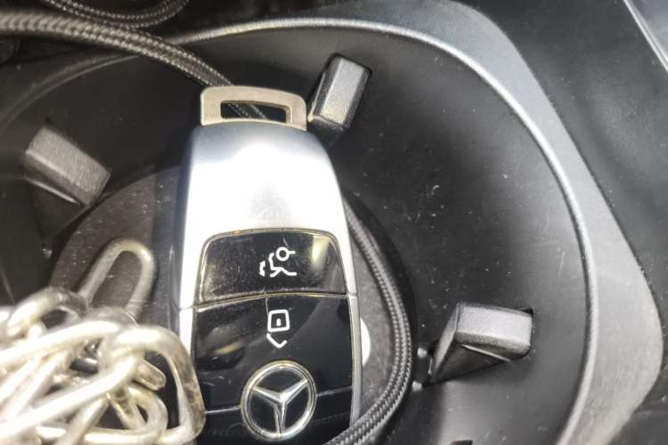 Used Mercedes-Benz E-Class 2019 Facelifted E 300 L Stylish Version Vehicle Key