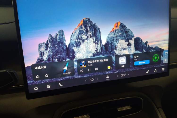 Used Chery Tiggo 8 PLUS C-DM 2025 1.5T 116 km Prestige Version 5 Seats Audio And AC Panel