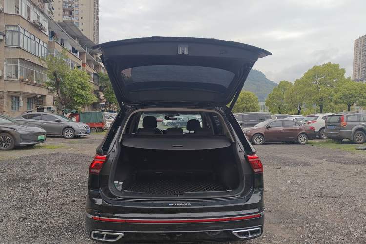 Used Volkswagen Tiguan L 2023 Restyled 330TSI Automatic Two-Wheel Drive R-Line Enhanced Comfort Version Trunk