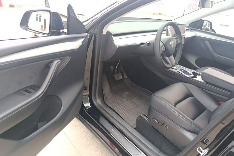 Used Tesla Model Y 2023 Rear-Wheel-Drive Version Driver Seat