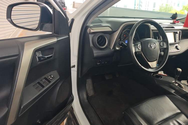 Used Toyota RAV4 2013 2.0L CVT Four-Wheel Drive New Edition
