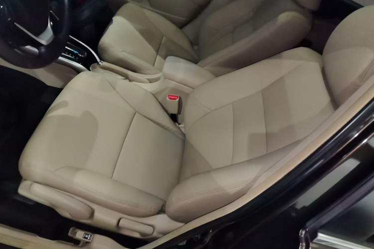 Used Honda Crider 2015 1.8L automatic luxury edition
