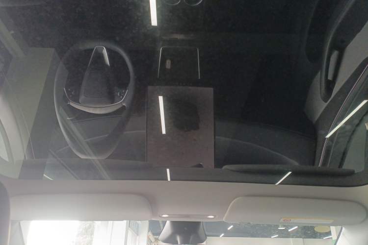 Used Tesla Model Y 2025 Rear-Wheel-Drive Version Headliner