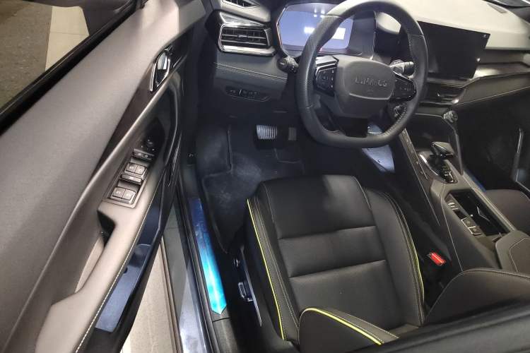 Used Lynk & Co 06 2023 Remix 1.5T Dynamic Halo Driver Seat