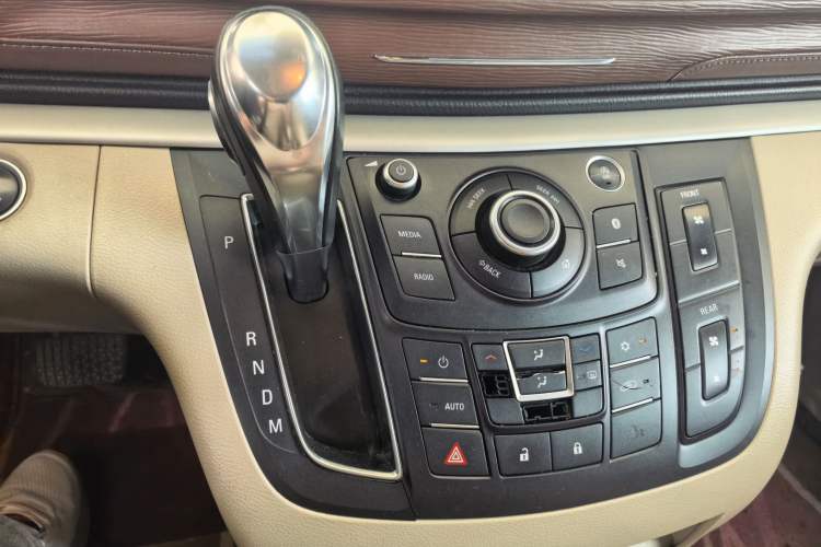 Used Buick GL8 2017 25S Luxury Version China V Standard Gear Lever