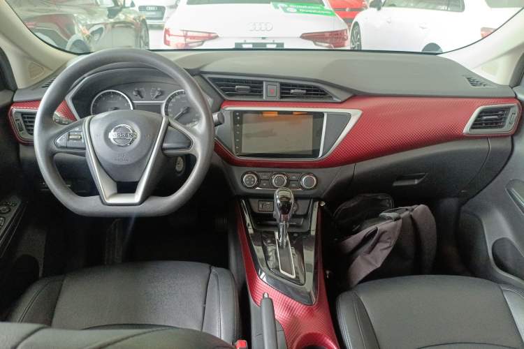 Used Nissan Lannia 2016 1.6L CVT Cool Edition Center Console