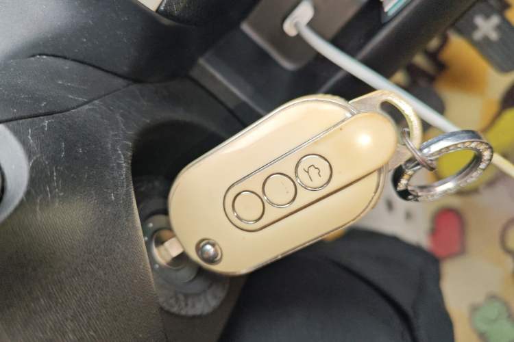 Used Wuling Hongguang MINIEV 2022 GAMEBOY 200km Gaming Edition with Lithium Iron Phosphate Vehicle Key