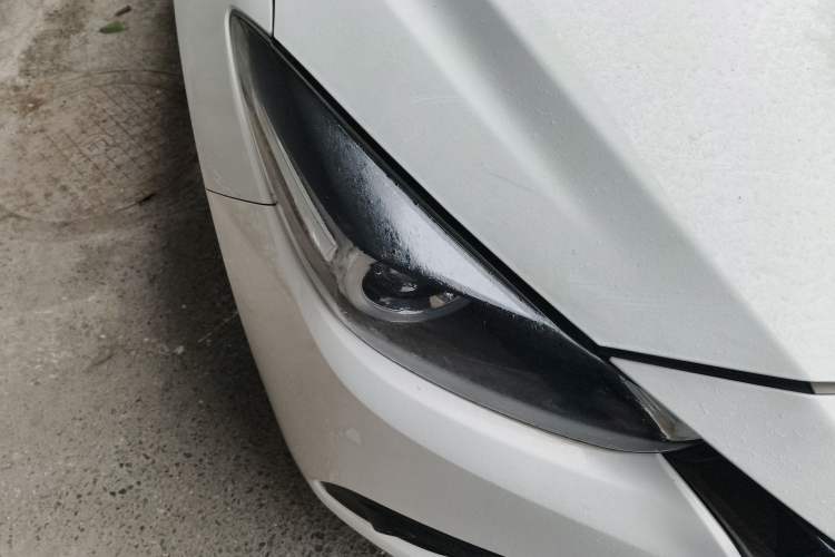 Used Mazda 3 Axela 2017 Hatchback 2.0L Automatic Sport Model China V Emission Standard Right Front Headlight