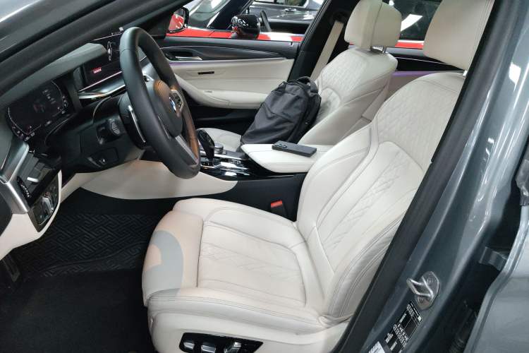 Used BMW 5 Series 2022 Second Facelift 540i Sport Line M Sport Package Left Front Seat