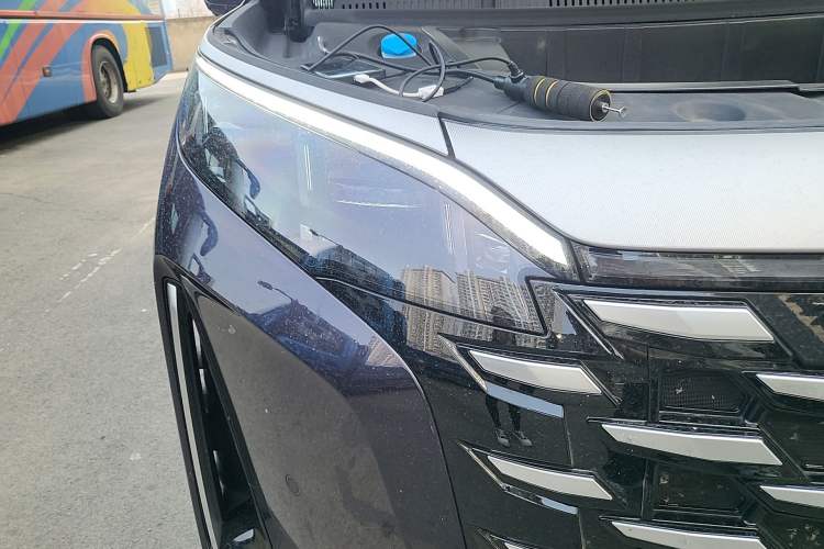 Used BYD Xia 2025 DM-i 1.5T 180km Beyond Edition Right Front Headlight