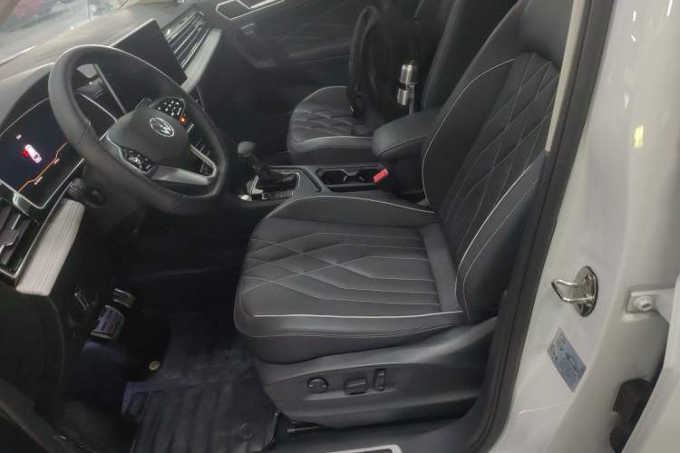 Used Volkswagen Tiguan L 2023 Restyled 330TSI Automatic Two-Wheel Drive R-Line Enhanced Comfort Version Left Front Seat