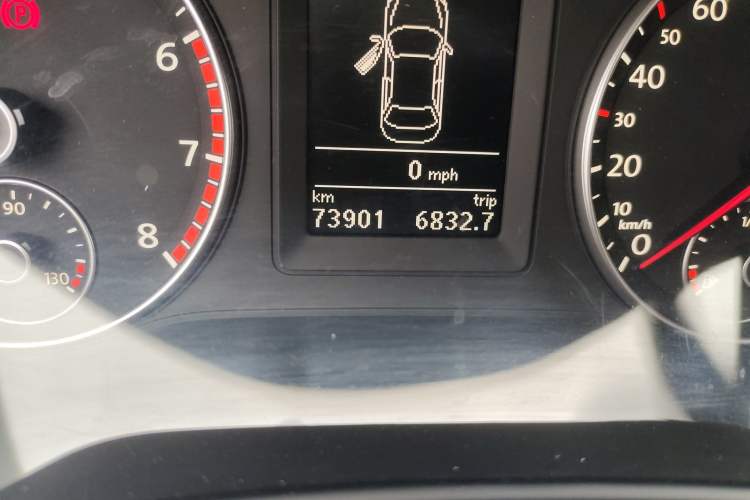 Used Volkswagen Sagitar 2012 1.4TSI Automatic Luxury Edition Odometer Close Up