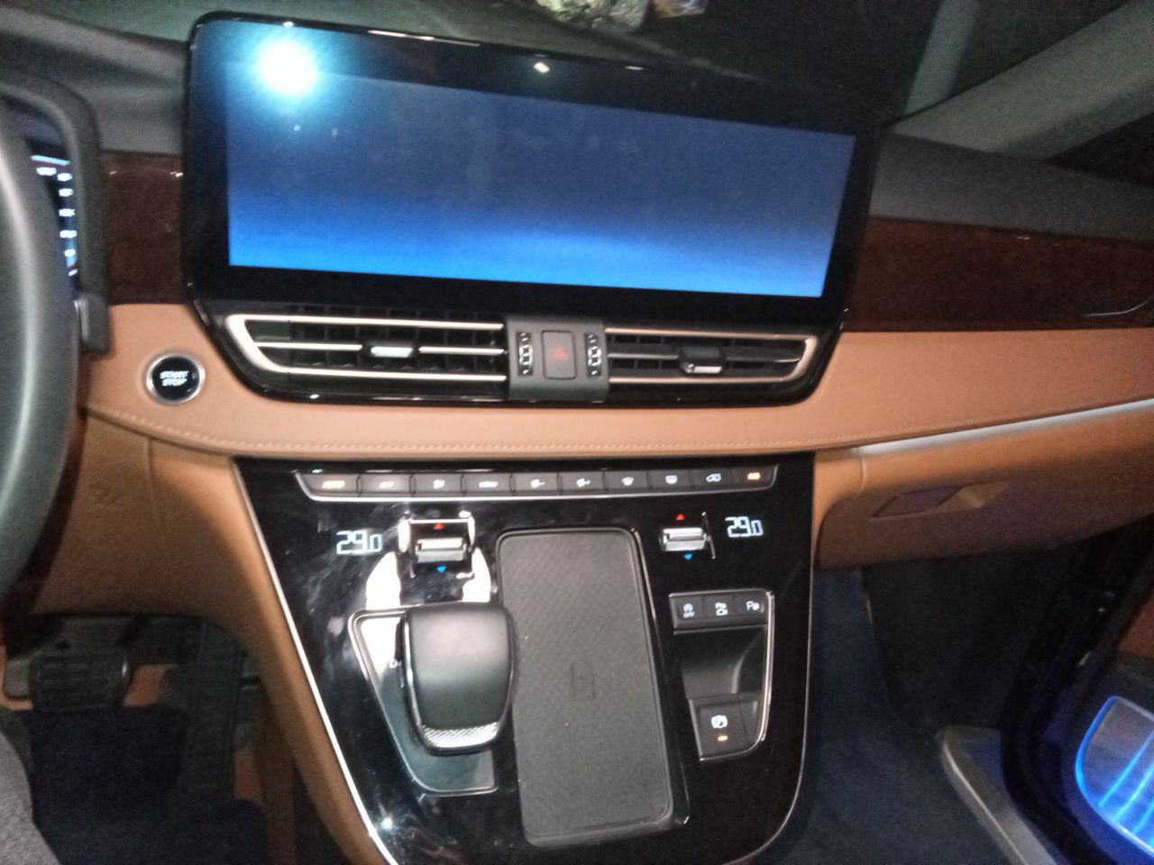 Hongqi HQ9 2023 2.0T Smart Connect Flagship Edition - Chinese Trim Chang — снимка 13