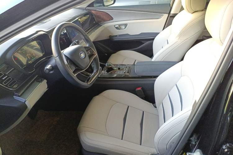 Used BYD e9 2021 Business Edition
