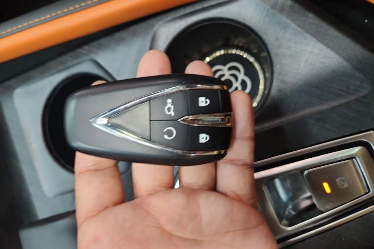 Used Changan UNI-V iDD 2023 ZhiDian iDD 1.5T 113km Smart & Fun Version
