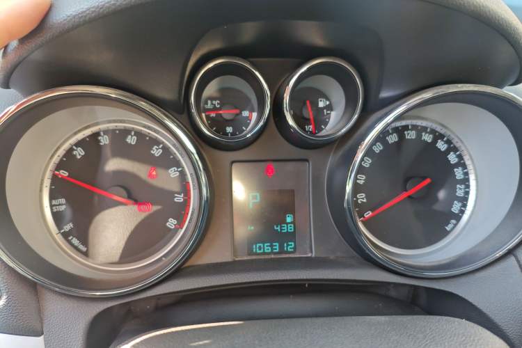 Used Buick Encore 2015 1.4T Automatic Two-Wheel Drive Urban Elite Version
