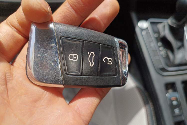 Used Volkswagen Magotan 2023 2 Million Units Commemorative Edition 330TSI DSG Luxury Version Vehicle Key