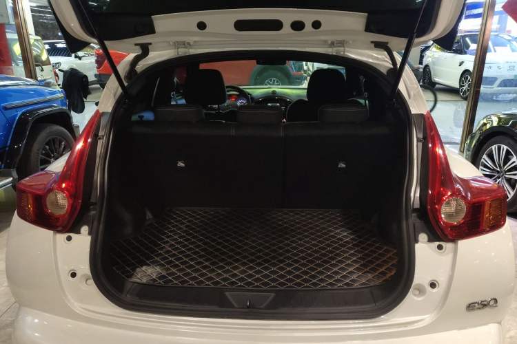 Used Infiniti ESQ 2014 1.6L Spontaneous Edition