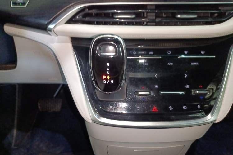 Used Buick GL8 2022 Avenir Avia Four-Seat Prestige Edition Gear Lever