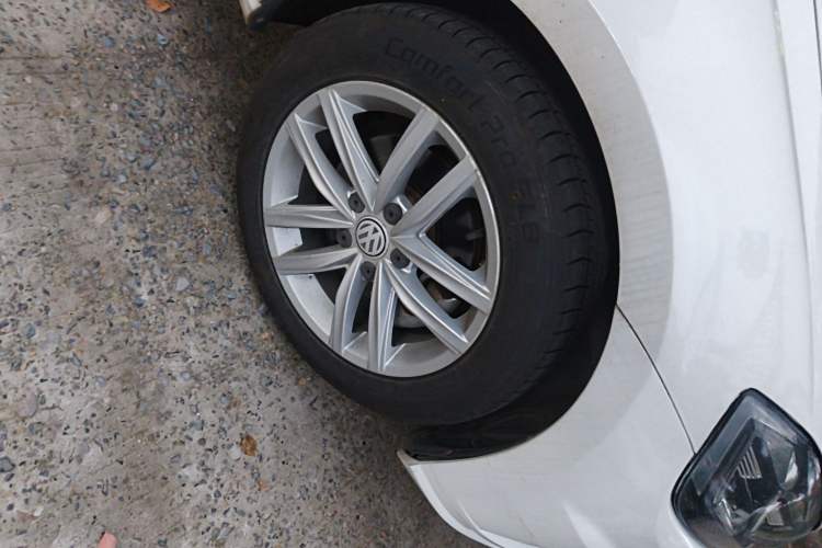 Used Volkswagen Golf 2018 230TSI Automatic Comfort Model Right Front Wheel Hub