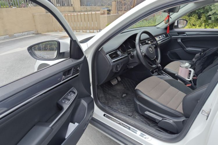 Used Volkswagen C-TREK 2018 1.5L Automatic Comfort Model Driver Seat