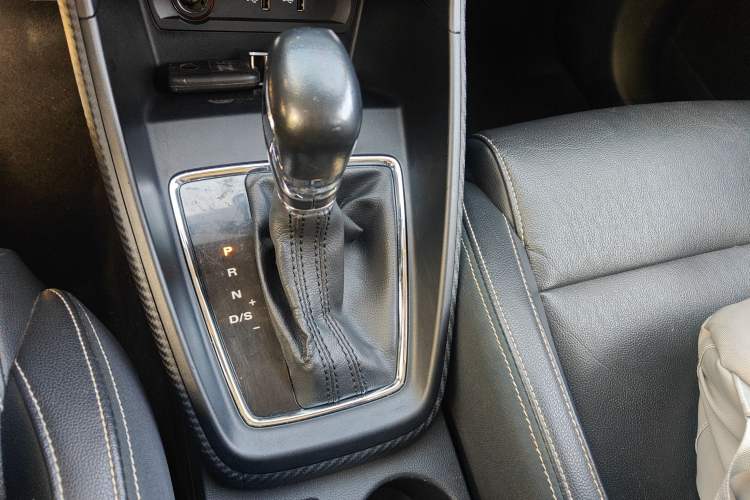 Used MG ZS 2017 1.5L Automatic Luxury Internet Edition Gear Lever