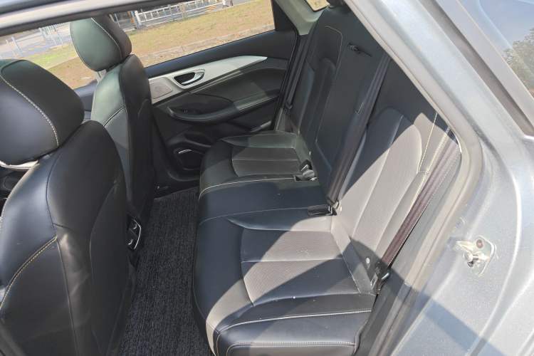 Used Roewe i6 MAX New Energy 2022 EV 500 Grand Touring Edition with Sunroof Left Rear Seat