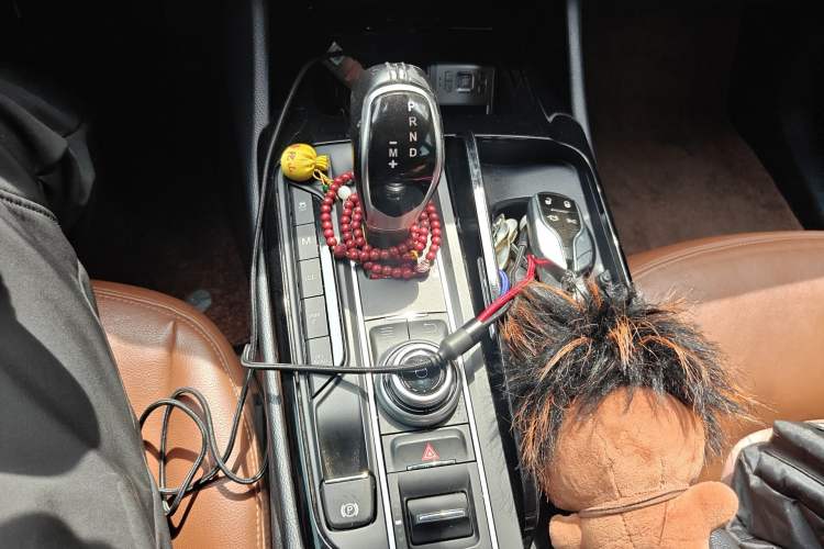 Used Maserati Levante 2018 3.0T Classic Edition Gear Lever