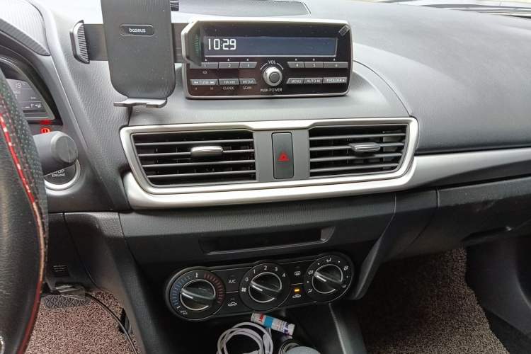 Used Mazda 3 Axela 2017 Sedan 1.5L Automatic Comfort Model Emission Standard China V Audio And AC Panel