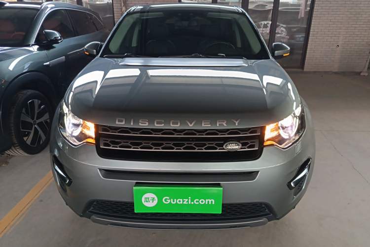 Used Land Rover Discovery Sport 2019 240 PS SE Version China VI Standard Front