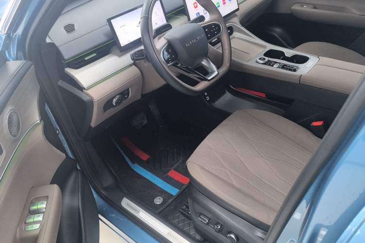 Used Chery Tiggo 8 PLUS C-DM 2025 1.5T 116 km Prestige Version 5 Seats
