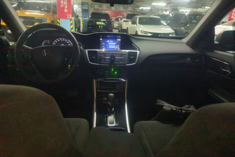 Used Honda Accord 2016 2.0L Comfort Edition Audio And AC Panel