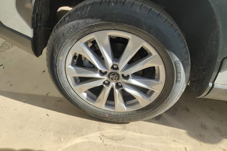 Used Toyota Corolla Cross 2026 Model 2.0L Smart Electric Hybrid Dual-Engine Pioneer Edition Right Rear Wheel Hub