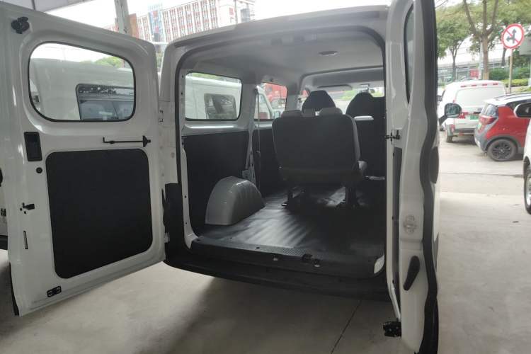 Used SAIC MAXUS Dana V1 2025 Low-Roof Multi-Function Version 42 kWh Trunk