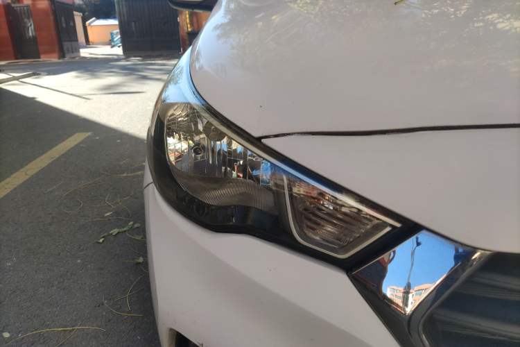 Used Hyundai Verna (new generation) 2016 1.4L Manual Cool Edition GLS Right Front Headlight