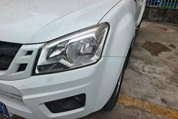 Used Isuzu JLM 2018 2.5T Two-Wheel Drive Diesel Luxury Version JE4D25Q5A