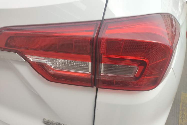 Used Haval M6 2019 1.5T DCT Two-Wheel Drive Elite Version China VI Standard
