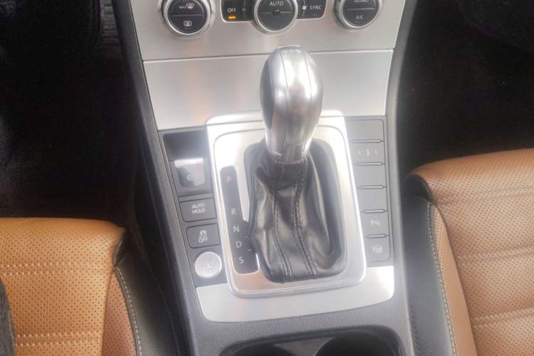 Used Volkswagen FAW-Volkswagen CC 2015 2.0 TSI Ultimate Model Gear Lever