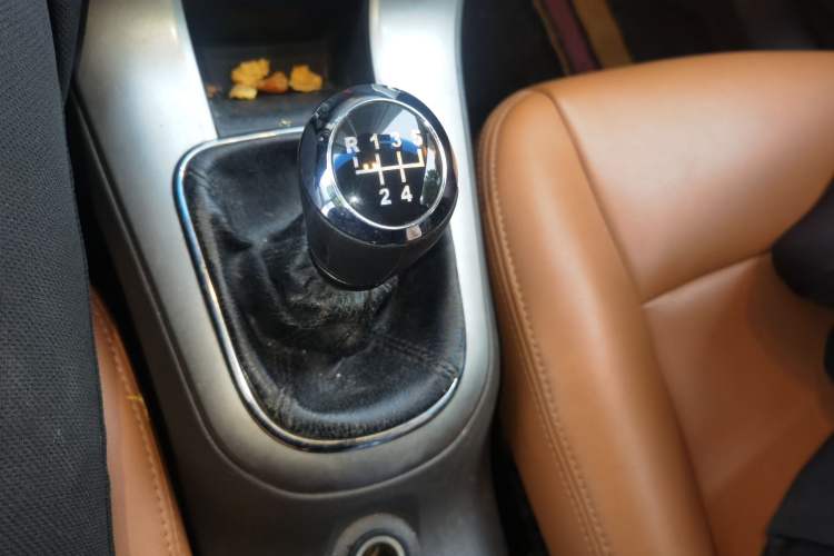 Used Chevrolet Cruze 2015 1.5L Manual Fashion Edition Gear Lever